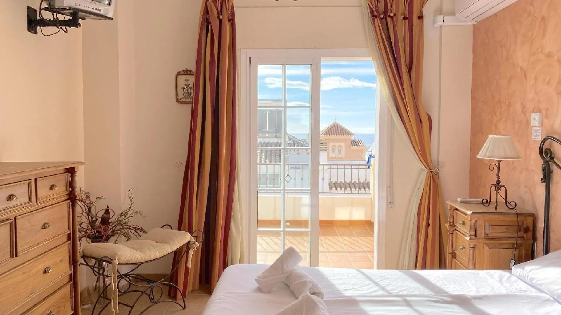 Ferienhaus Mit Privatpool Fuer 10 Personen Ca 240 Qm In Nerja, Andalusien Costa Del Sol 0*, Nerja